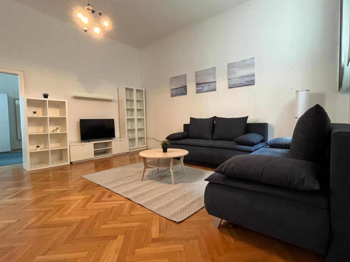 Stylish Apt Near Urania 1Br Lejlighed Wien Eksteriør billede