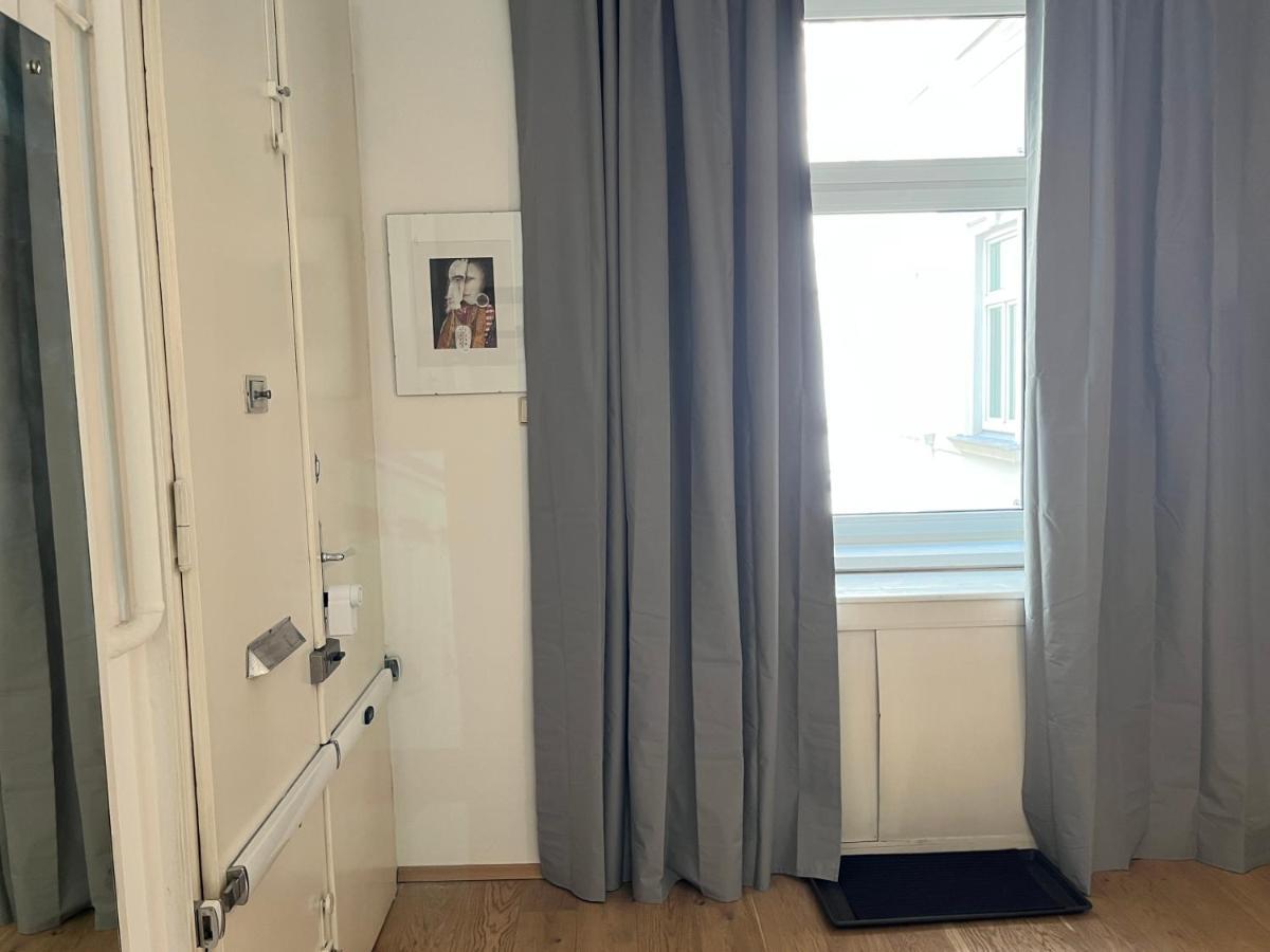 Stylish Apt Near Urania 1Br Lejlighed Wien Eksteriør billede