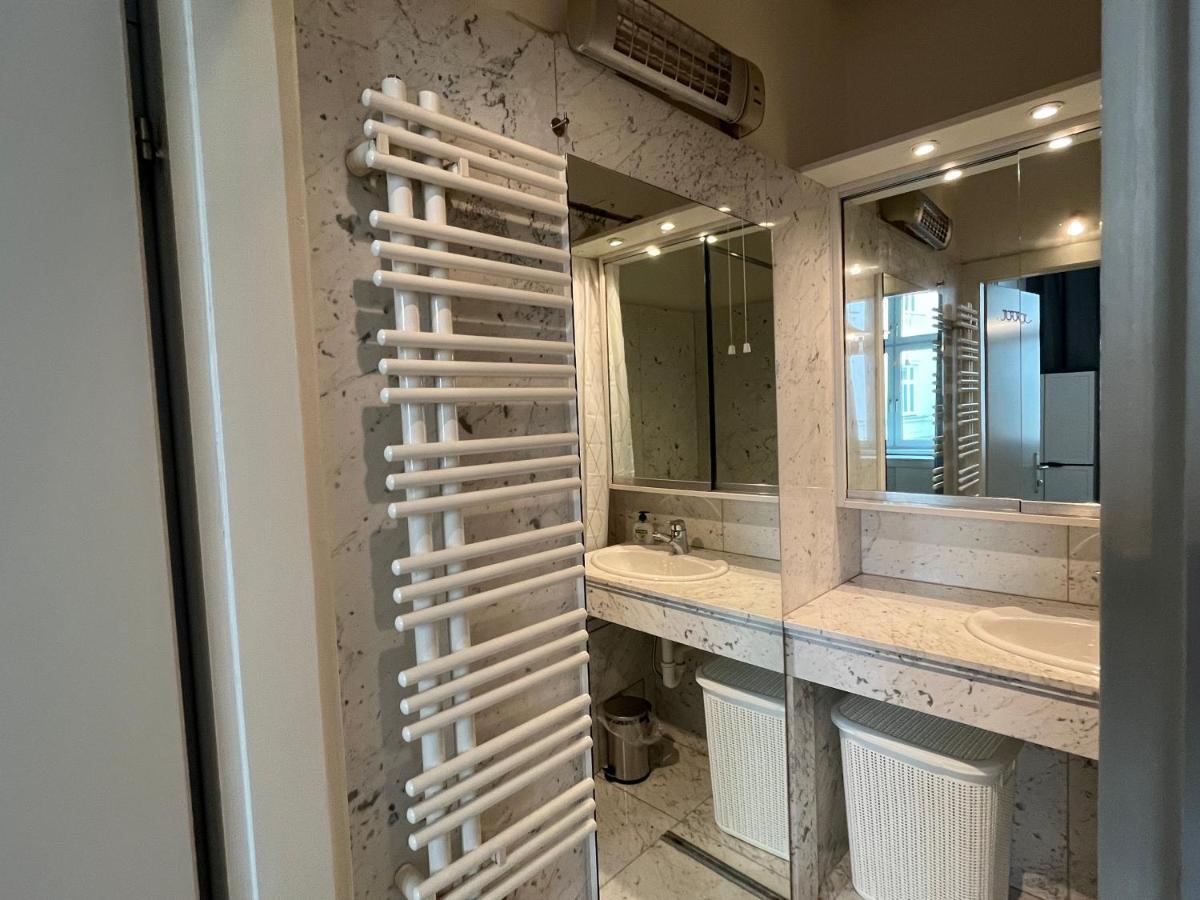 Stylish Apt Near Urania 1Br Lejlighed Wien Eksteriør billede