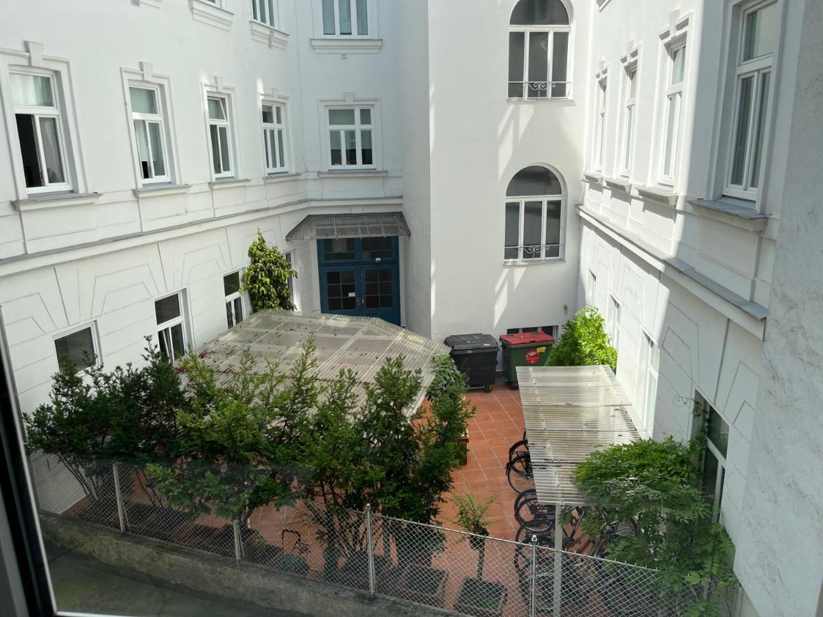 Stylish Apt Near Urania 1Br Lejlighed Wien Eksteriør billede