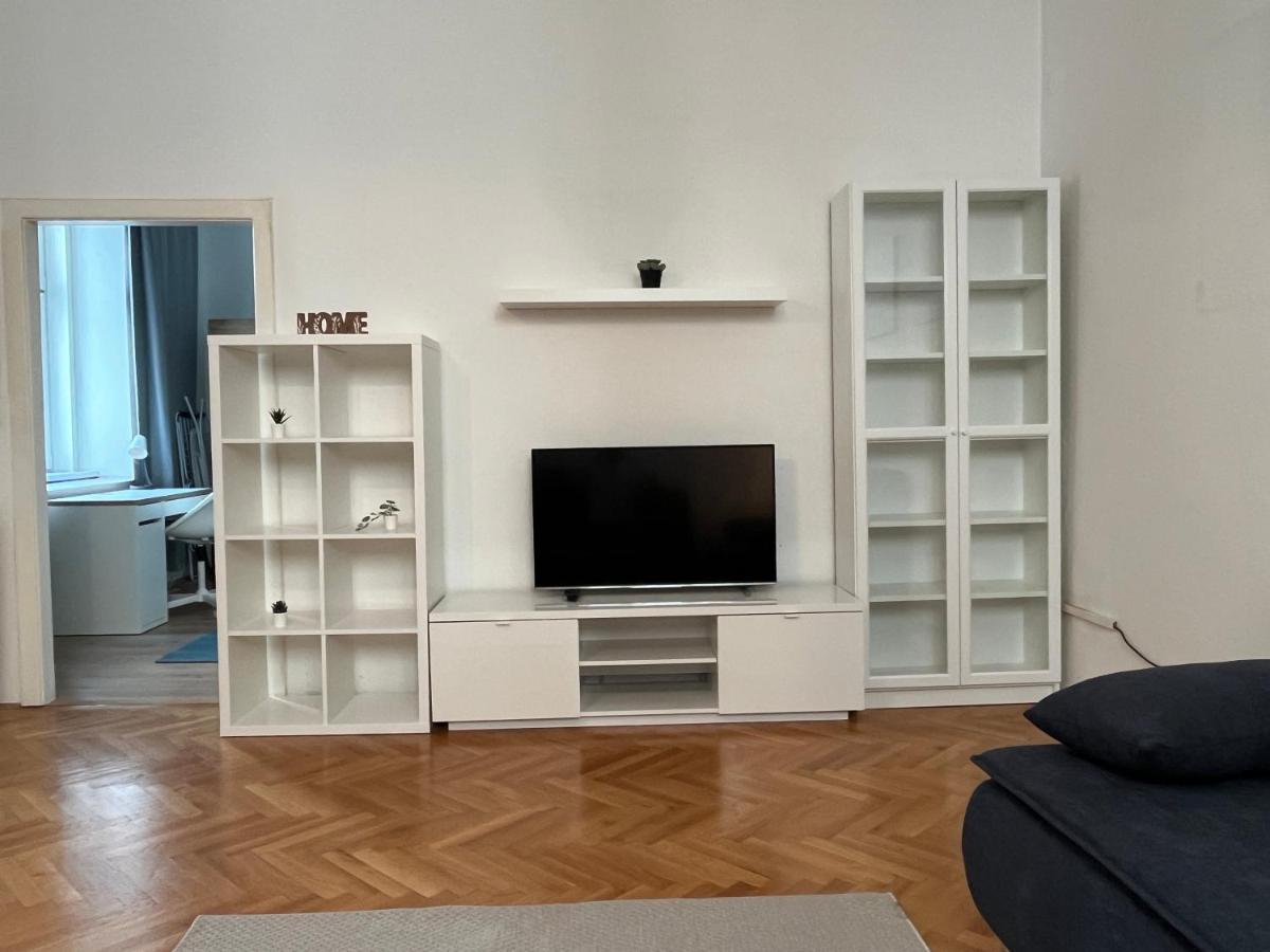 Stylish Apt Near Urania 1Br Lejlighed Wien Eksteriør billede