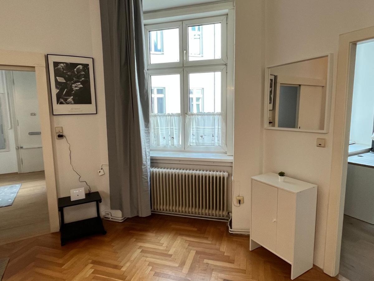 Stylish Apt Near Urania 1Br Lejlighed Wien Eksteriør billede