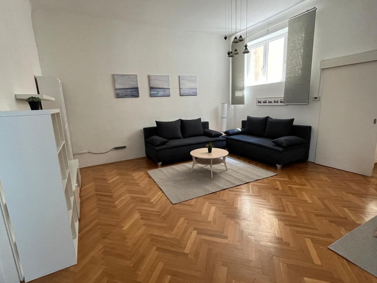 Stylish Apt Near Urania 1Br Lejlighed Wien Eksteriør billede