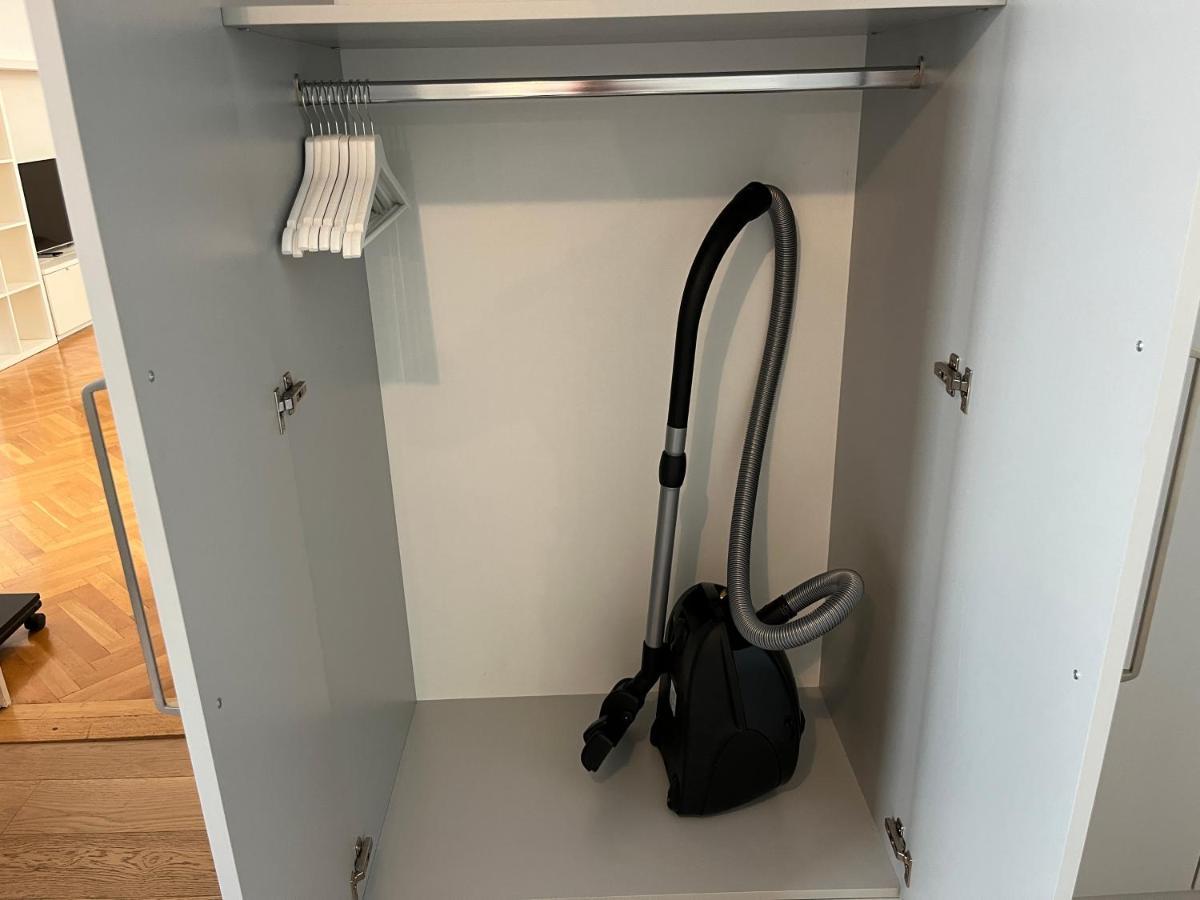 Stylish Apt Near Urania 1Br Lejlighed Wien Eksteriør billede